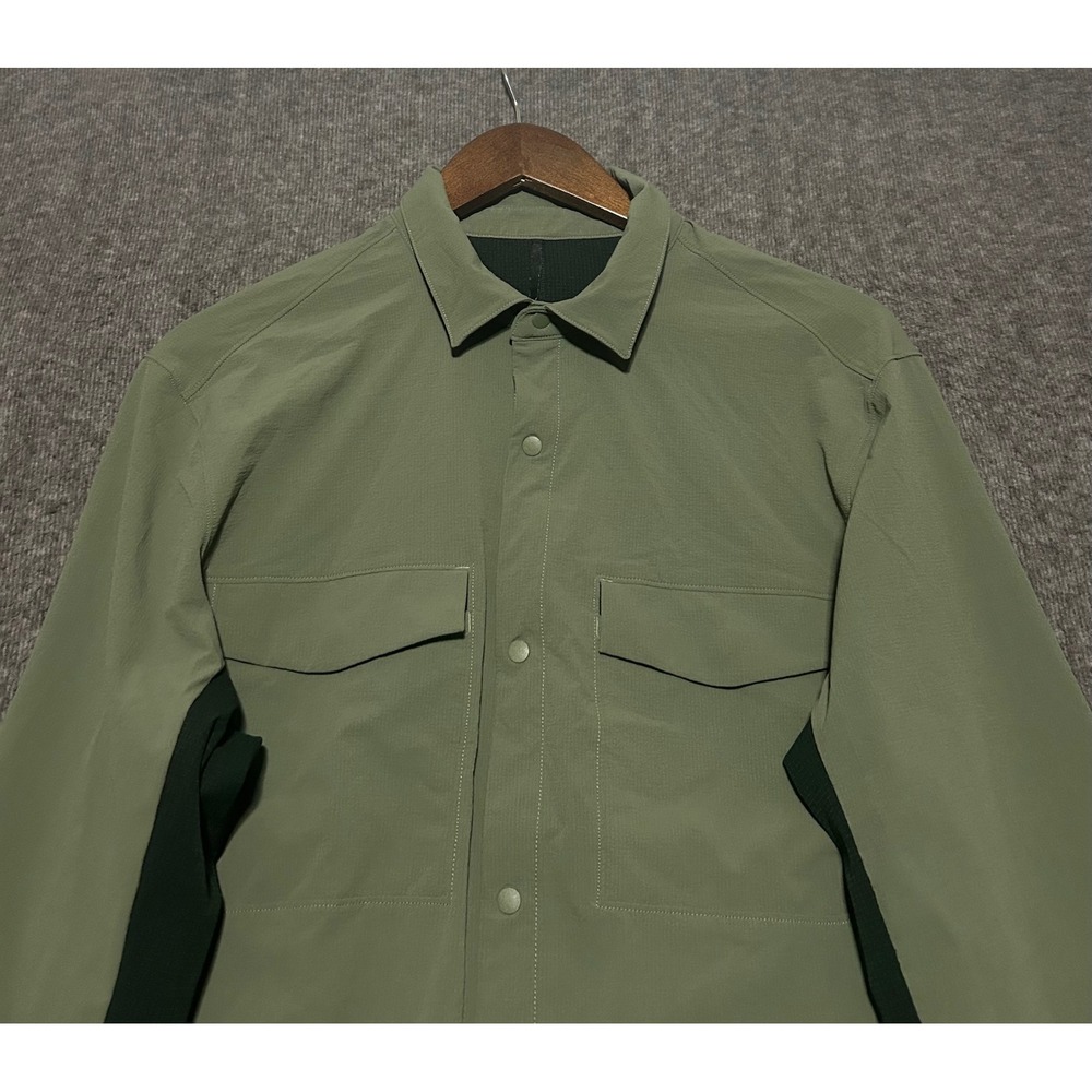 Lululemon airing shirt long sleeve green Large pockets performance